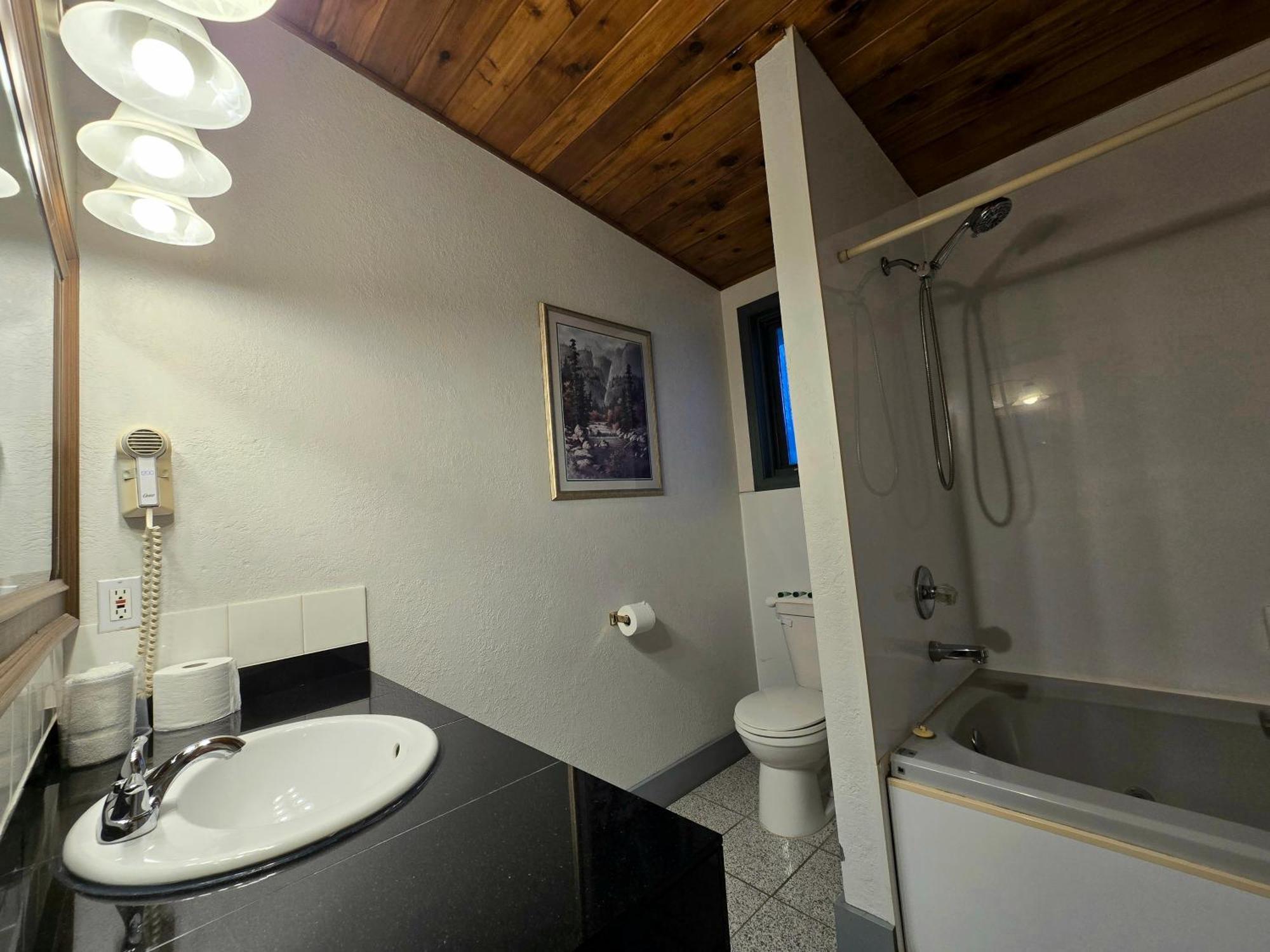 Alpine Inn Valemount Εξωτερικό φωτογραφία