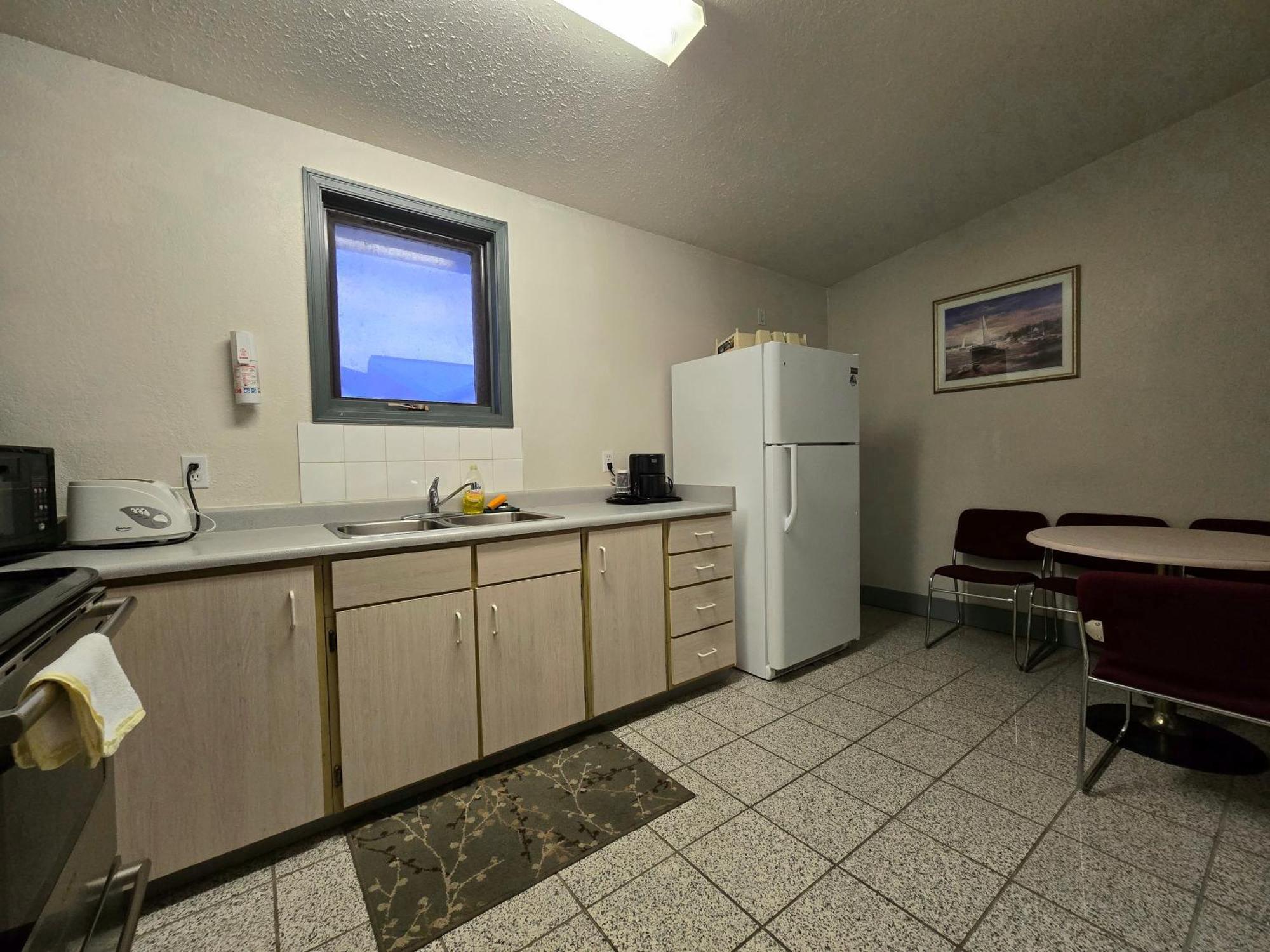 Alpine Inn Valemount Εξωτερικό φωτογραφία